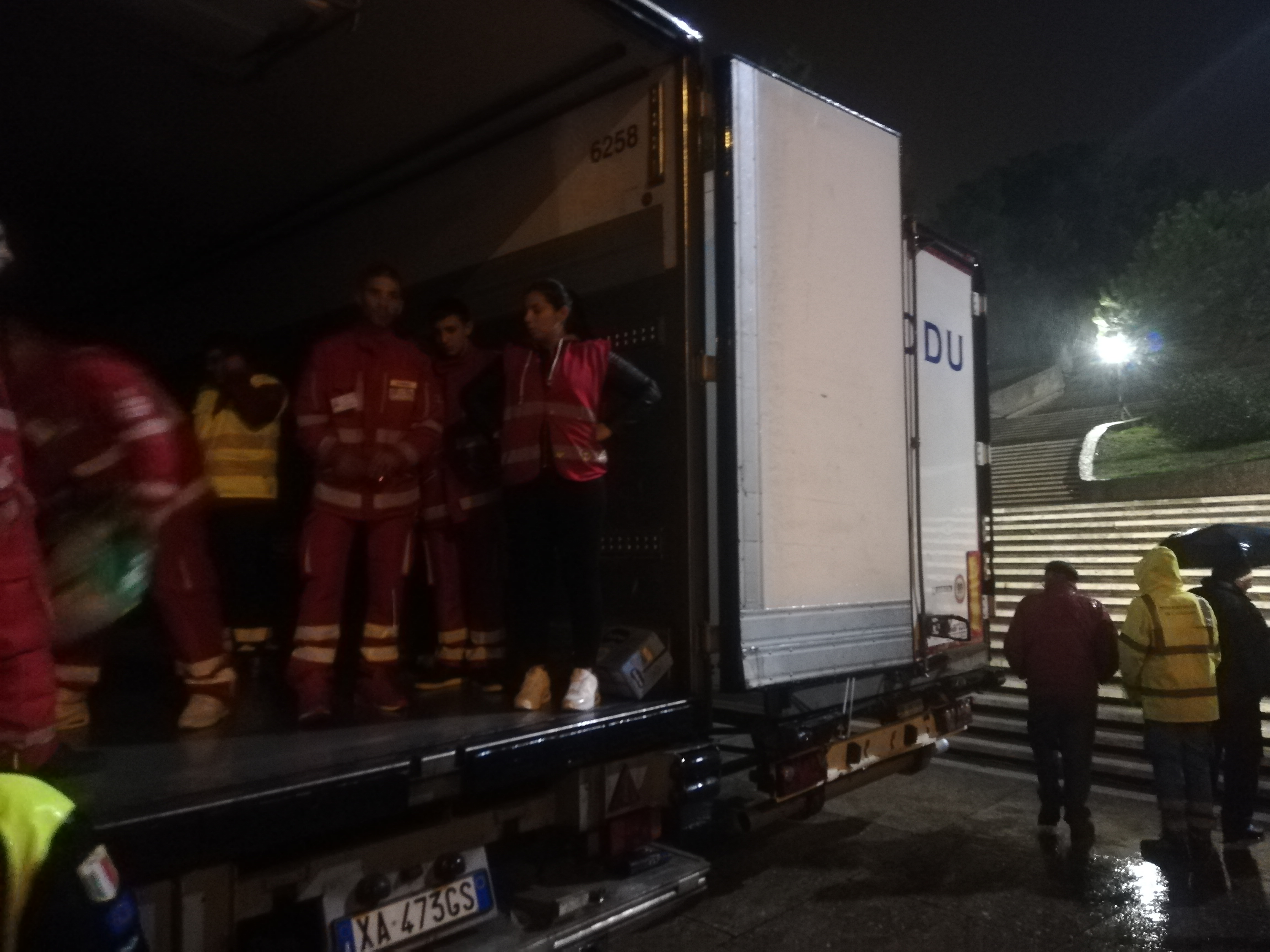 Cagliari, il Miracolo di Natale fa record nonostante la pioggia: “Venti tonnellate di doni per i poveri”