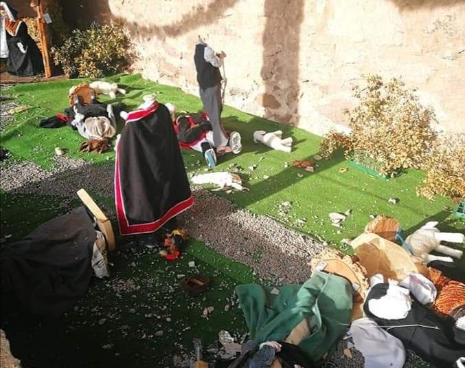 Gonnesa, distrutte le statuine fatte a mano del presepe del gruppo folk Nuraxi Figus
