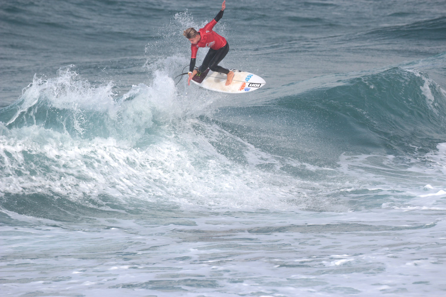 Spettacolo tra le onde in Sardegna per la finale del circuito junior di surf Fisw Surfing