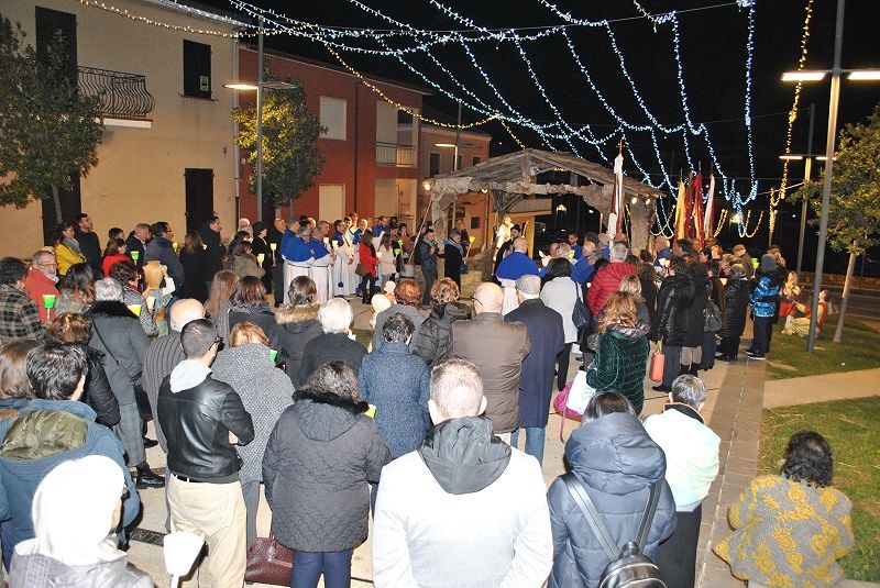 “La Betlemme d’Europa” a Stintino: il presepe a grandezza naturale incornicia il paese