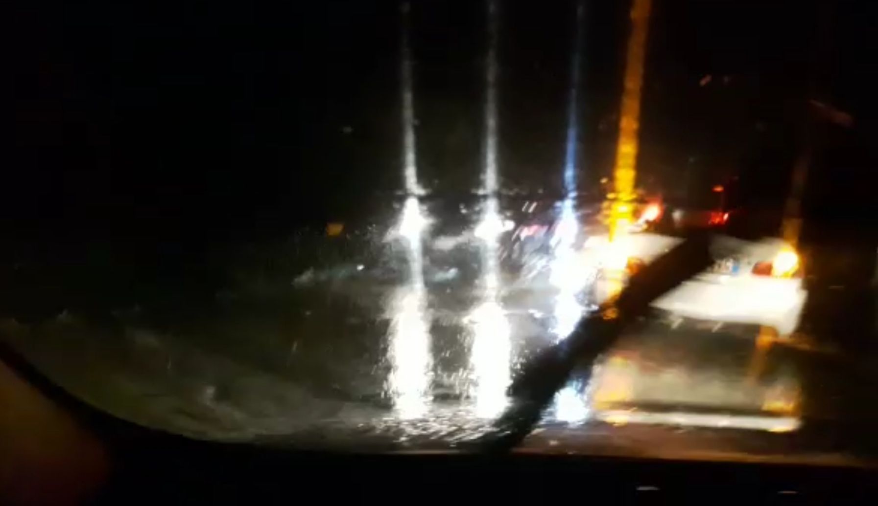 Maxi nubifragio su tutto il Cagliaritano, strade come fiumi: caos sulla 387