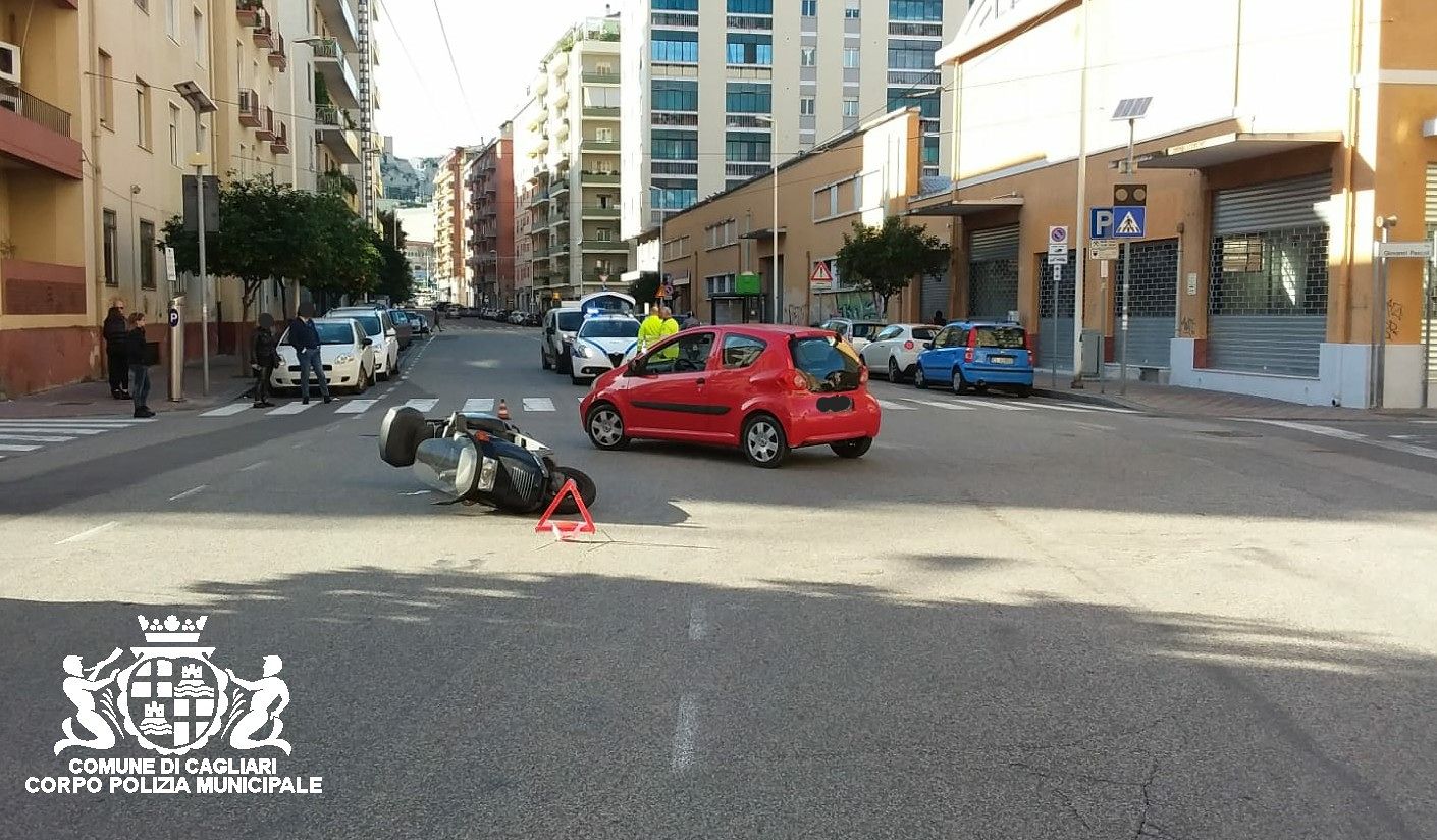 Cagliari, cade dalla moto per evitare un’auto: centauro 70enne trasportato all’ospedale
