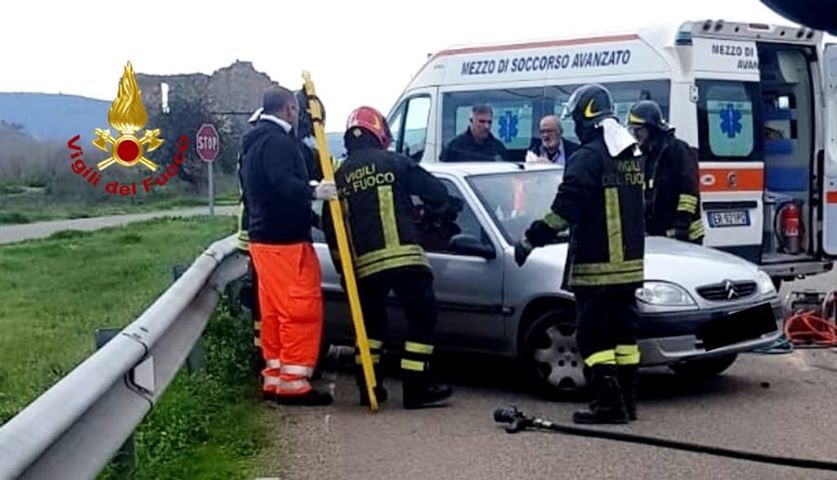 Barumini, schianto tra un’auto e un furgone portavalori sulla 197: due feriti