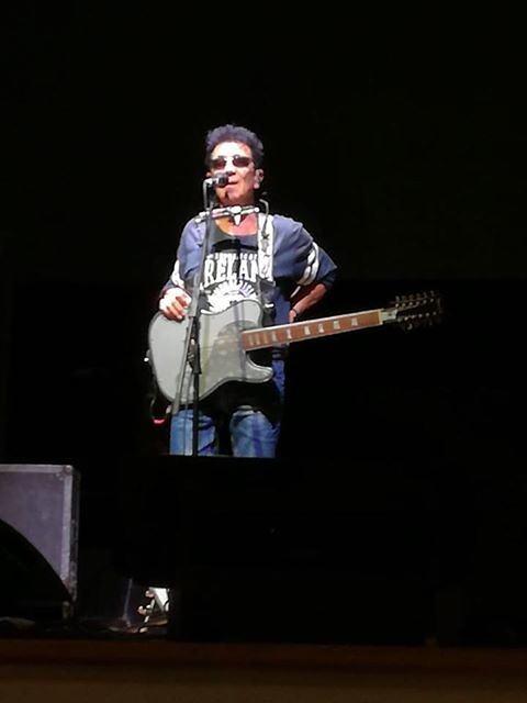 Edoardo Bennato a Lanusei, che spettacolo: assoli stupendi e grandi favole rock and roll (VIDEO)