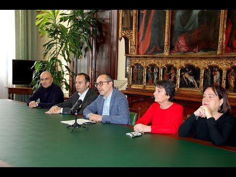 Cagliari, in Municipio un grande albero dei cittadini: “Ogni cagliaritano può contribuire per bimbi e bisognosi”