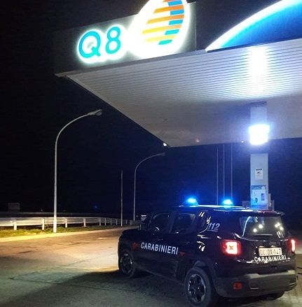 Paura a Iglesias, tentata rapina al distributore sulla 130: caccia ai malviventi