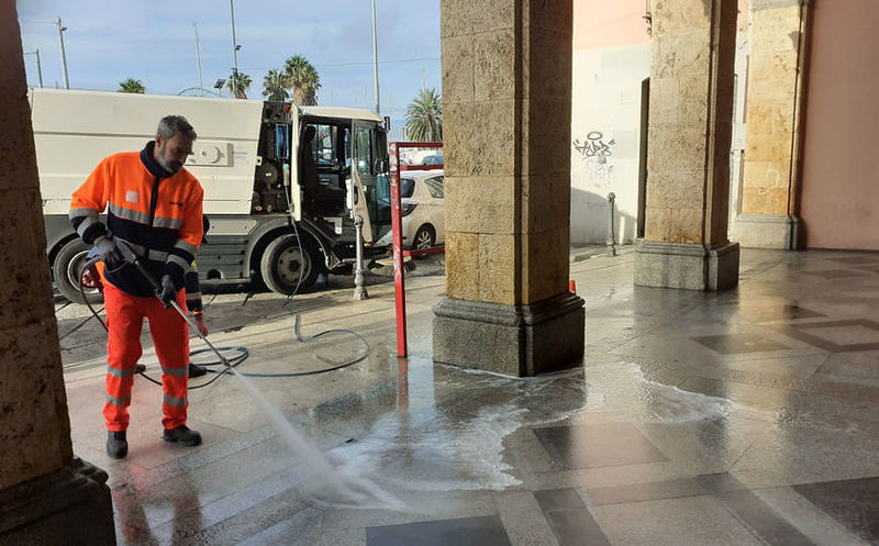 Il centrosinistra a Cagliari: “Sgomberati con idranti, ecco il regalo di Natale del Comune per i senzatetto”