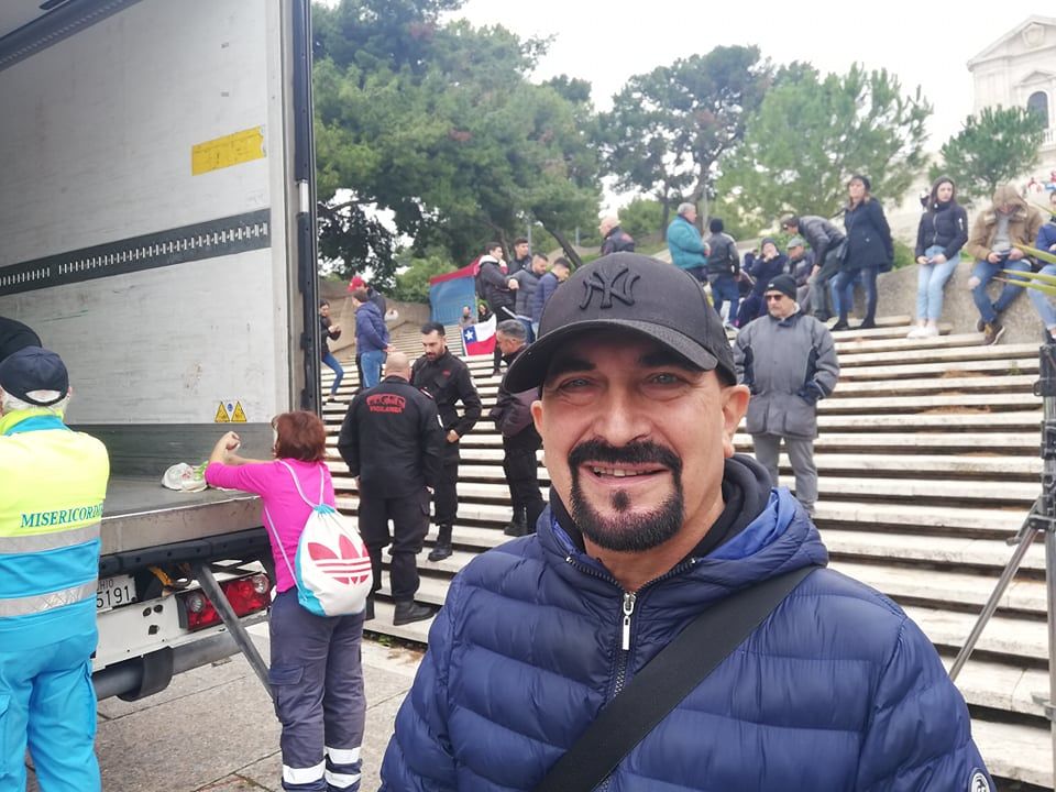 Cagliari, il maltempo non ferma il Miracolo di Natale: “Ma niente doni sulla scalinata di Bonaria”