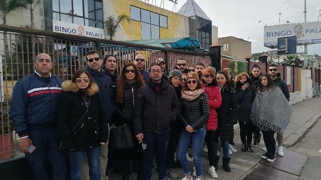 Cagliari, la gioia dei lavoratori del Bingo: riapre la sala di via Calamattia