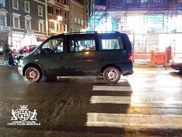 Paura a Cagliari, ubriaco travolge due donne sulle strisce pedonali in viale Trieste