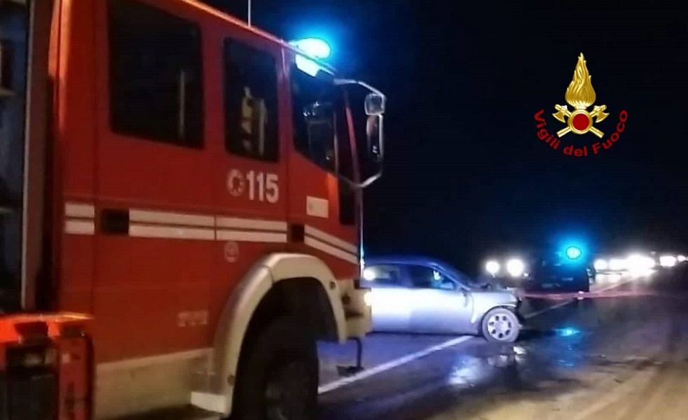 Paura a Villacidro, scontro tra tre auto: tre feriti