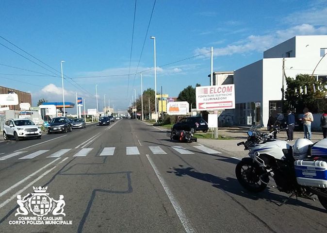 Viale Marconi, schianto tra una moto e una Fiat 500: ragazzo 17enne in ospedale