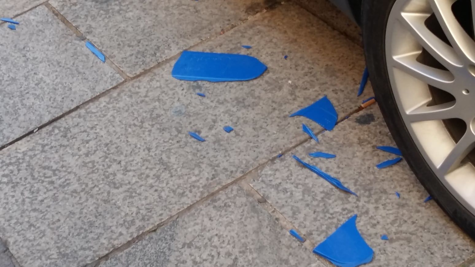 Cagliari, nel centro storico il nuovo gioco delle bande di giovani teppisti: il “lancio in aria del mastello”