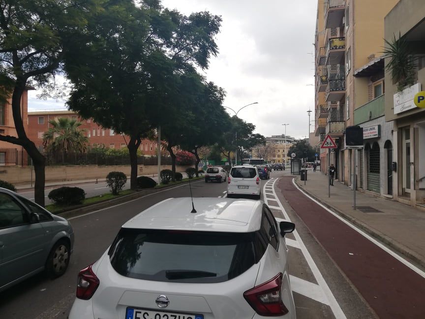 Piste ciclabili a Cagliari, l’ex assessore di Floris contro la giunta Truzzu: “Geni della politica”