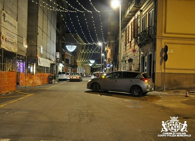 Cagliari, nel Corso schianto tra una Yaris e un monopattino elettrico: una donna finisce in ospedale