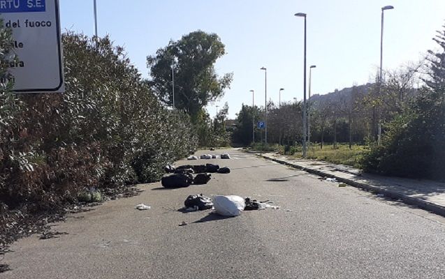 Porta a Porta a Cagliari, discarica a Genneruxi: cumuli di spazzatura in via Cettigne
