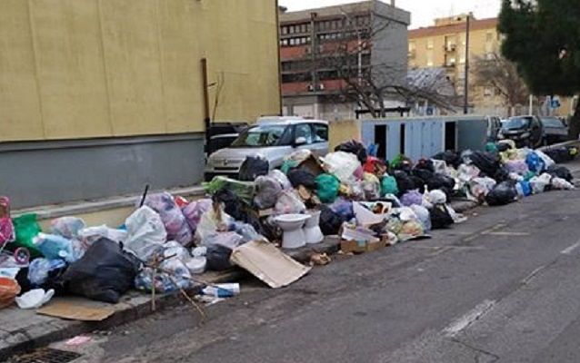Discariche a Cagliari, le telecamere non bastano: in via Timavo “Natale coi caddozzi”