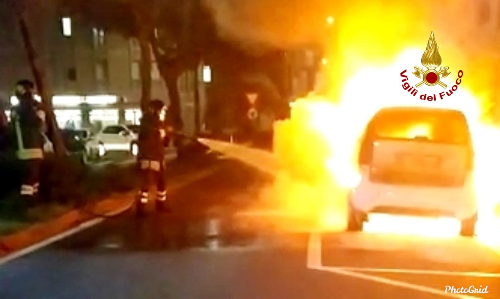 Auto in fiamme a Monserrato, momenti di paura in via San Gottardo