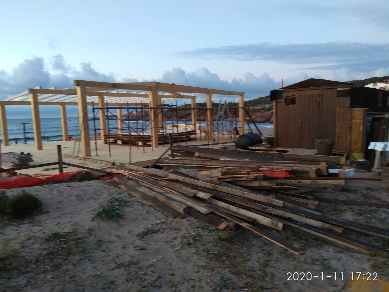 La denuncia del Grig: “Un mega-chiosco in costruzione sulla spiaggia di Marinella – Isola Rossa?”