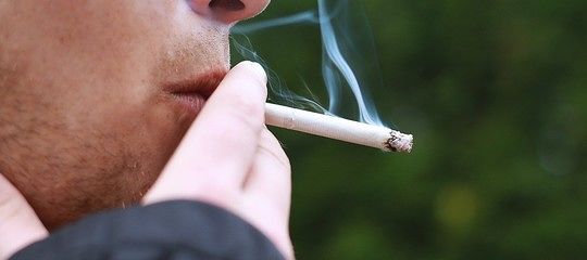 Vietato fumare negli spazi aperti in tutta Italia, ecco il disegno di legge