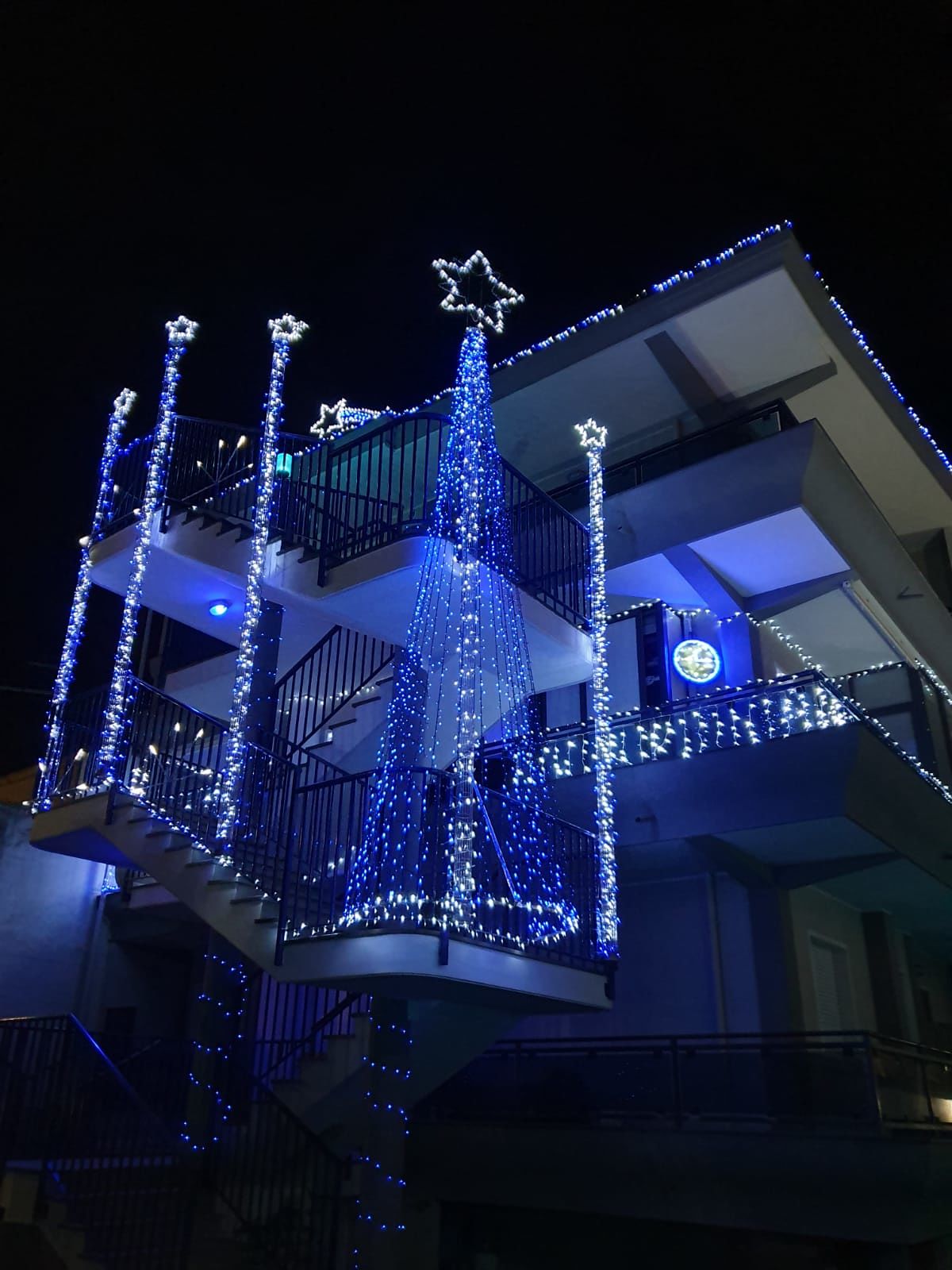 Le più belle luminarie di Natale in Sardegna: vince casa Spina di Assemini