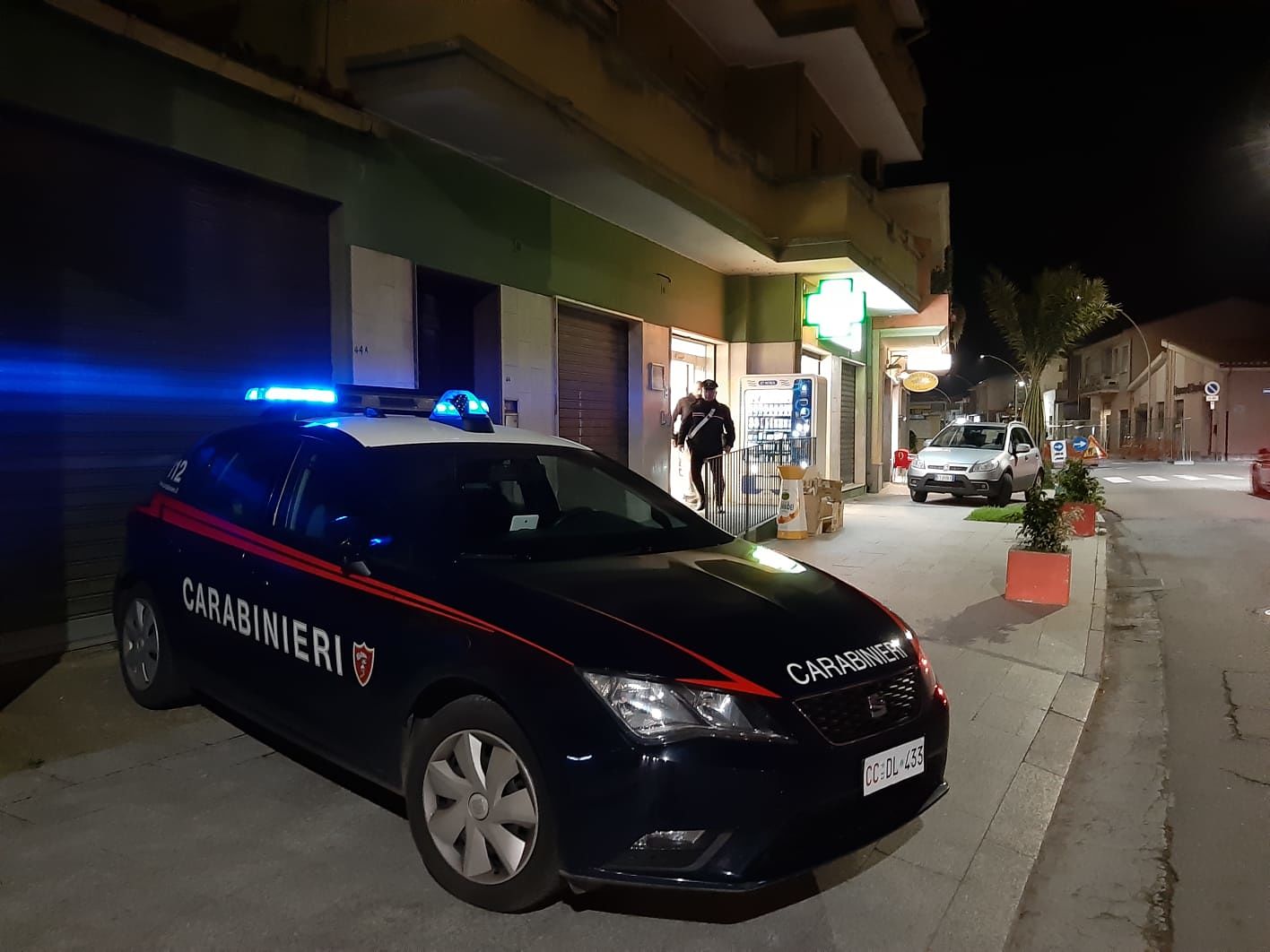 Paura in una farmacia di San Sperate: rapinatore armato fugge con 400 euro