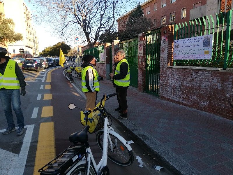 Cagliari, blitz dei ciclisti in via Liguria: “Pista ottima, cittadini e negozianti devono ancora abituarsi”