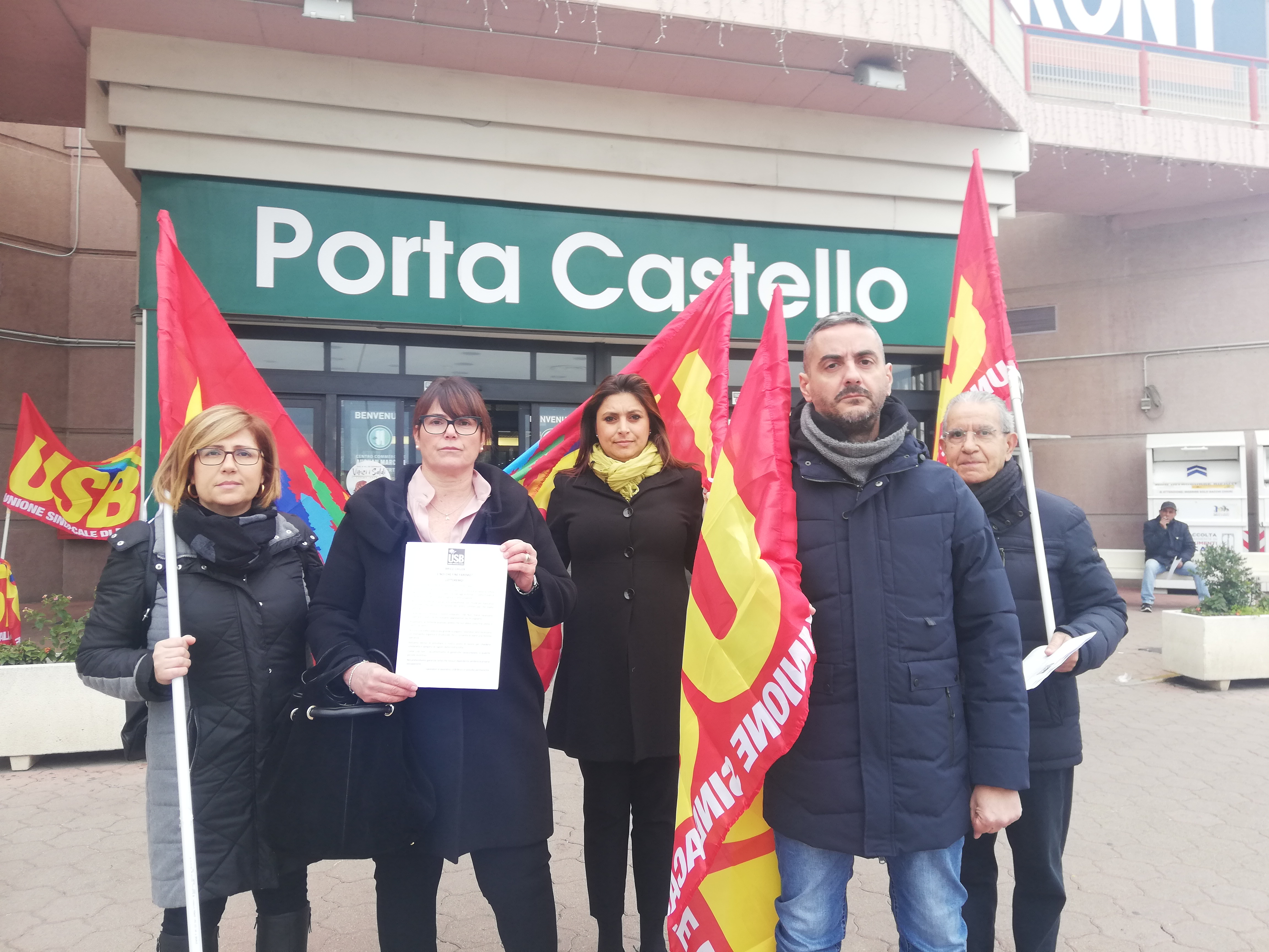 Cagliari, la rabbia dei lavoratori Brico: “Vogliono chiudere a Pirri e lasciarci senza futuro”