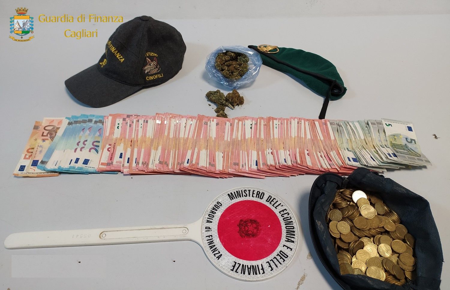 Cagliari, droga in piazza San Sepolcro: i Baschi Verdi arrestano un 25enne di Dolianova