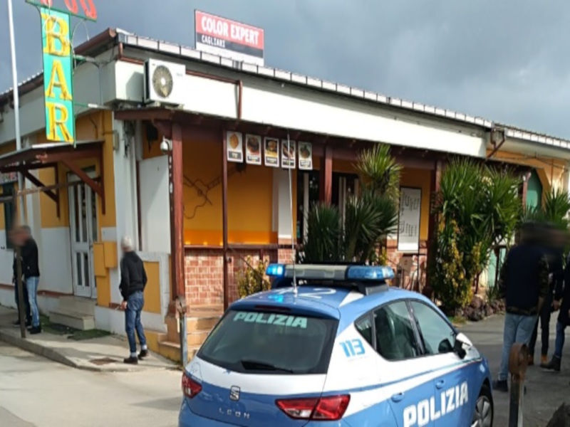 Spari contro il “Go go” bar di Quartucciu, i proiettili si conficcano su una vetrina e due auto