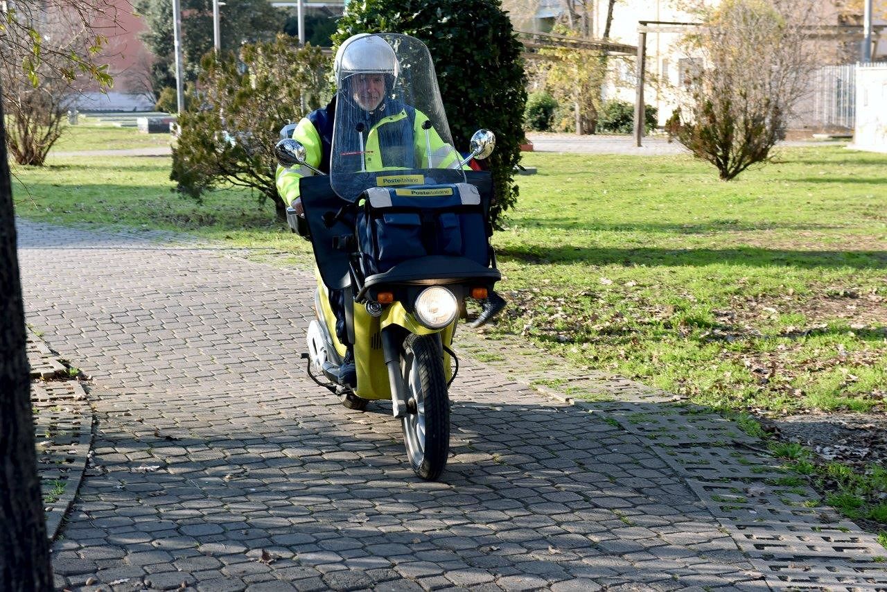 A Cagliari, Quartu, Carbonia e Iglesias arrivano i nuovi motorini ecosostenibili di Poste