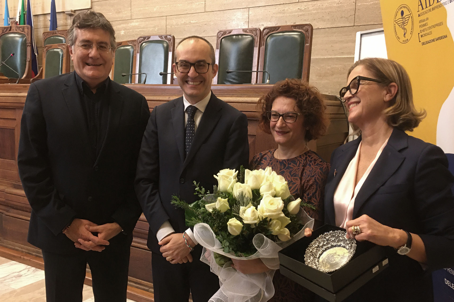 Cagliari, il prestigioso Premio Aidda 2019 alla scrittrice e apicoltrice Cristina Caboni