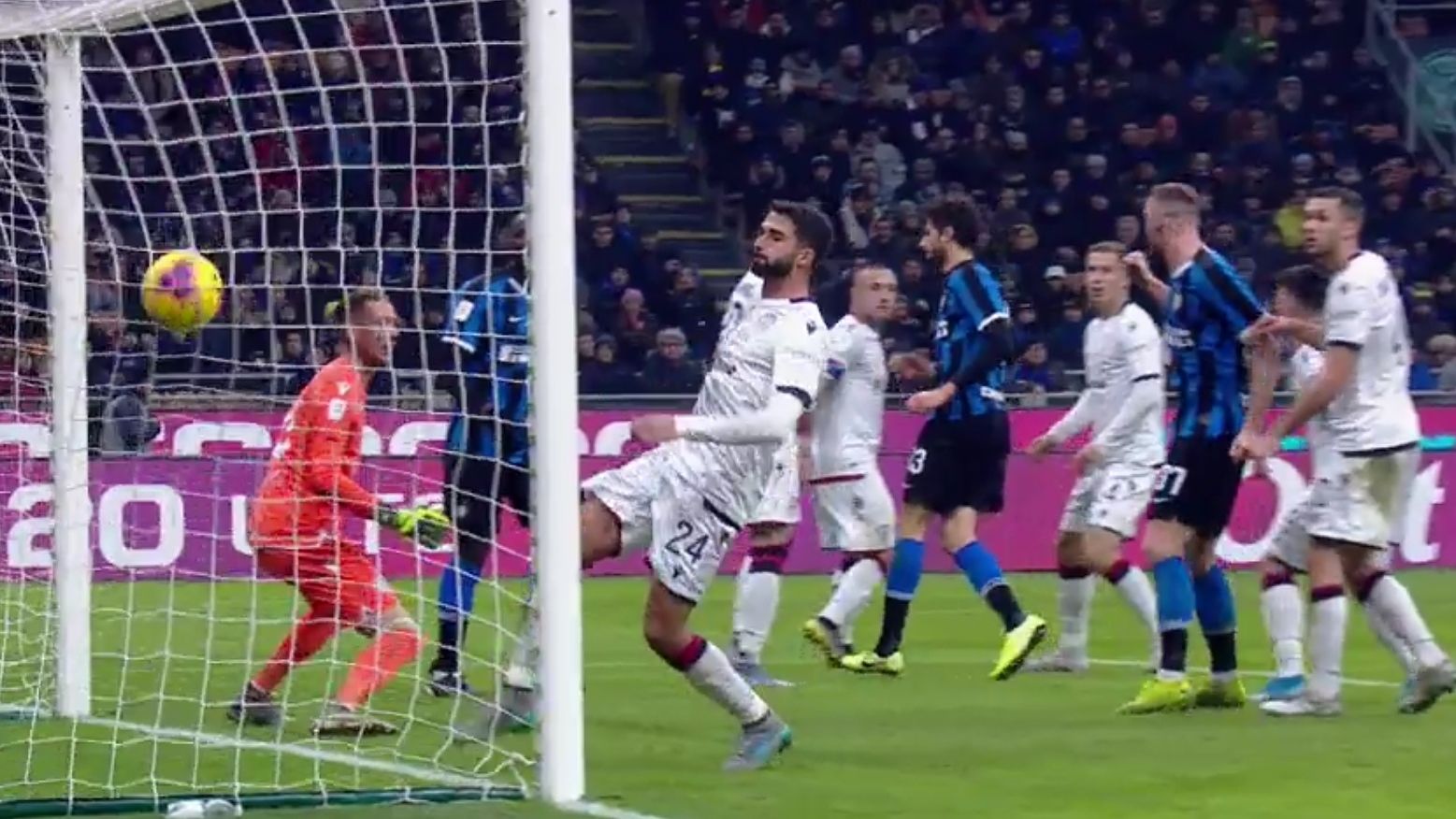 L’Inter strapazza un Cagliari senz’anima: 4-1 e addio Coppa Italia