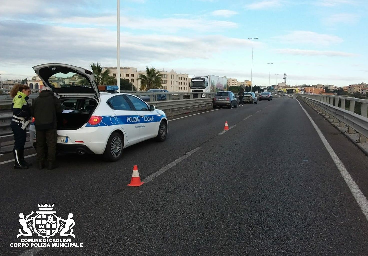 Cagliari, incidente a catena sull’Asse Mediano: una donna ferita trasportata all’ospedale