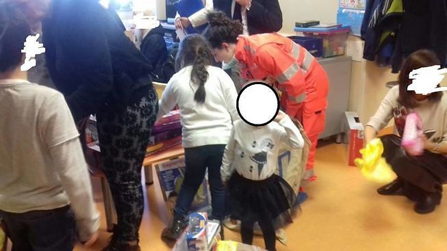 Cagliari, la Befana arriva per i bimbi del Microcitemico: la bella iniziativa della Polizia Penitenziaria