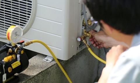 Gas serra, multe fino a 100mila euro per gli installatori senza patentino