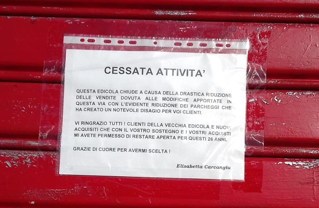 La triste crisi delle edicole in Sardegna: due storiche chiusure a Cagliari e Oristano