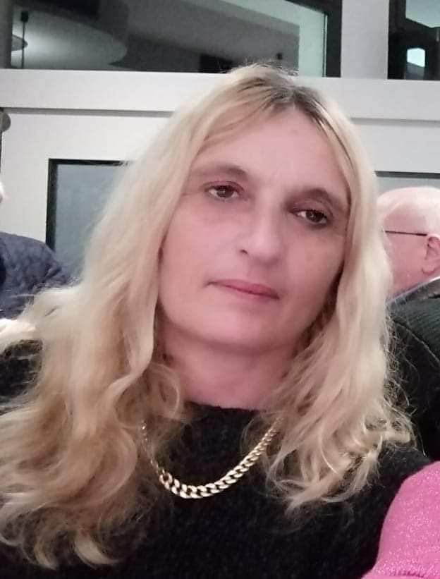 Sparisce Roberta, mamma di tre figlie: ricerche disperate anche nei canali