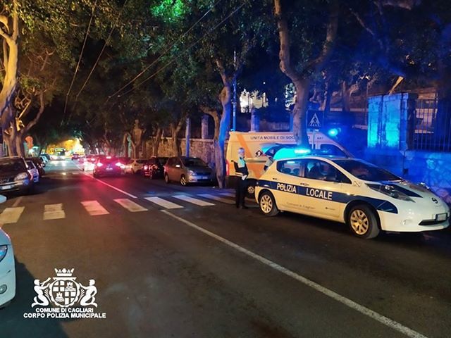 Cagliari, investe un uomo in viale Regina Elena e poi scappa: rintracciato a casa e denunciato per il reato di fuga