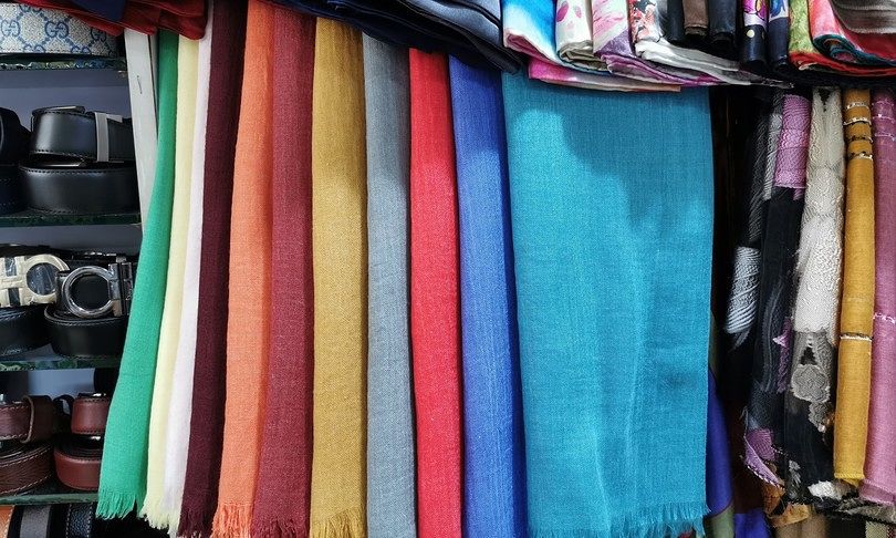 Falso “made in Italy” pregiato, migliaia di capi in fibra sintetica per 5 milioni di euro