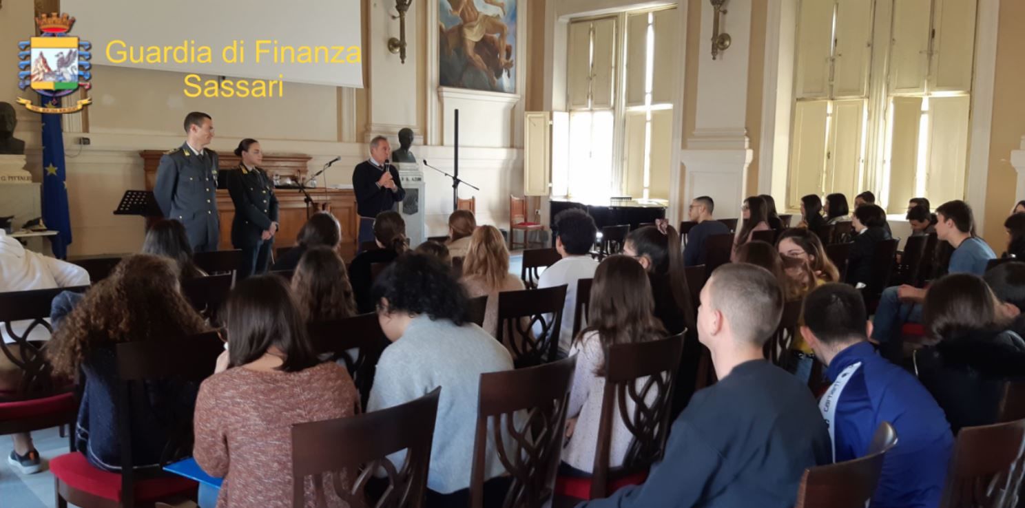 Sassari, la guardia di finanza incontra gli studenti del Liceo “Azuni”