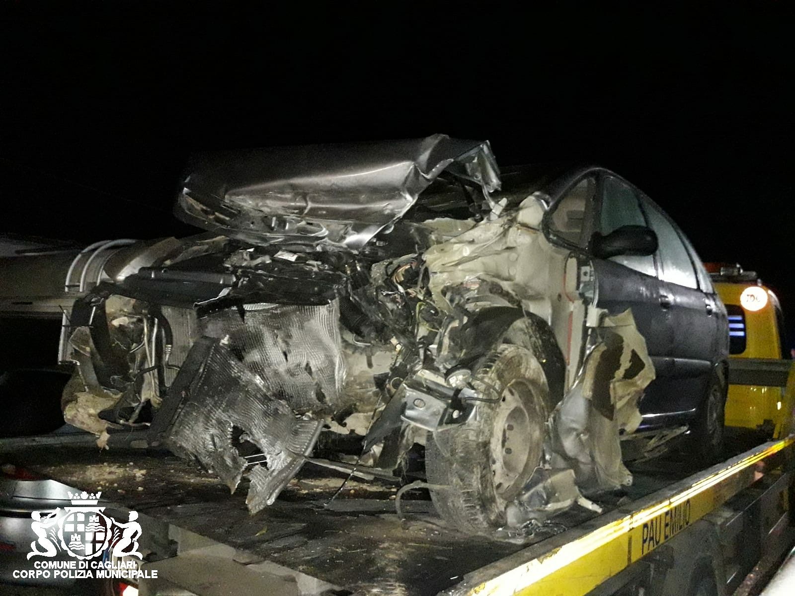 Cagliari, perde il controllo dell’auto a Is Pontis Paris: feriti due passeggeri