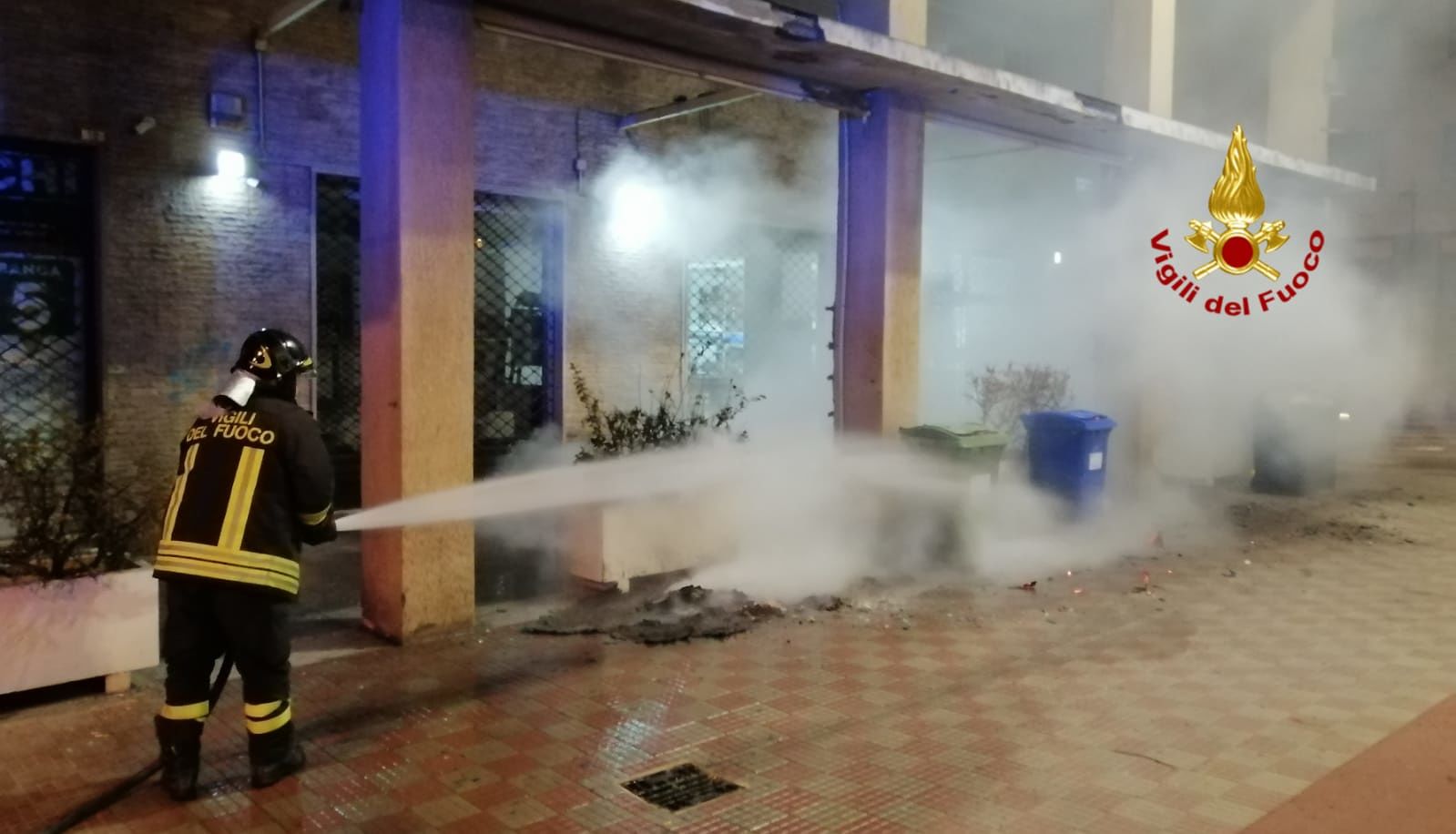 Cagliari: rifiuti in fiamme a San Michele, Is Mirrionis e lungo la Ss 554