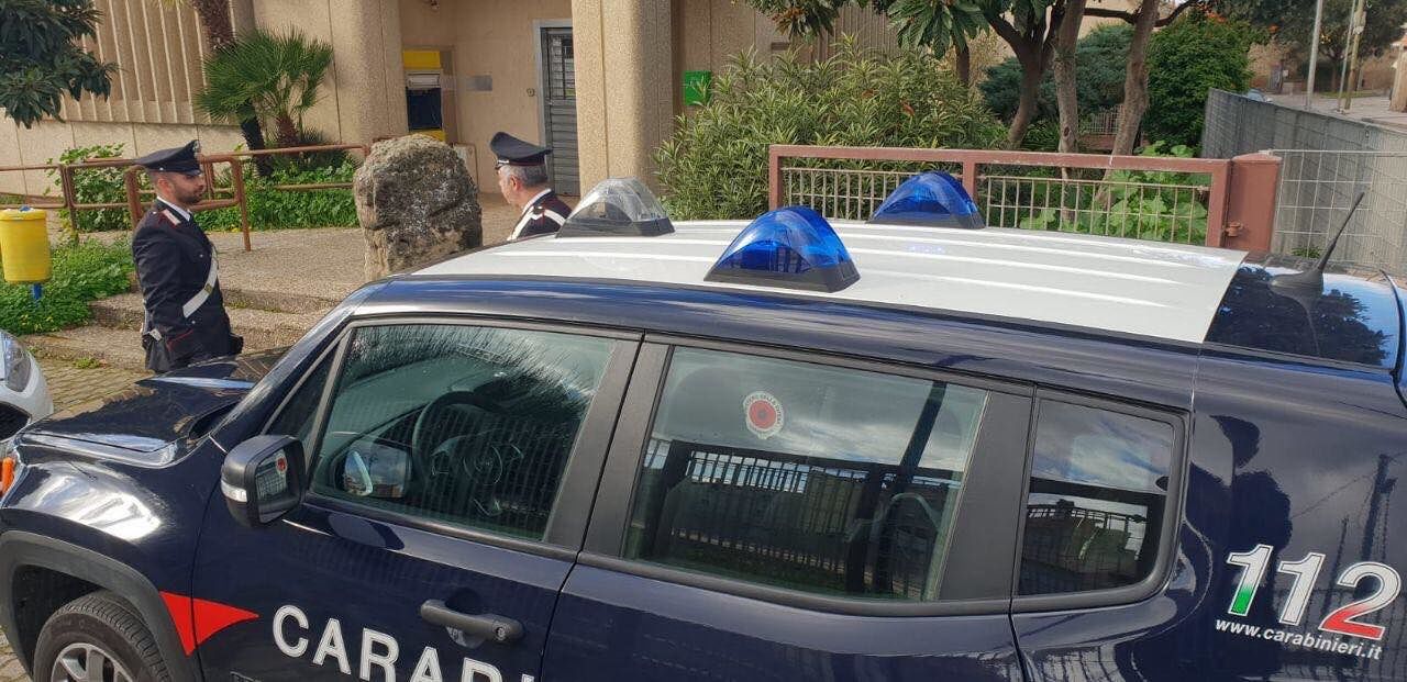 Villamar, si finge vittima di un assalto alle Poste ma è uno dei ladri: nei guai 17enne