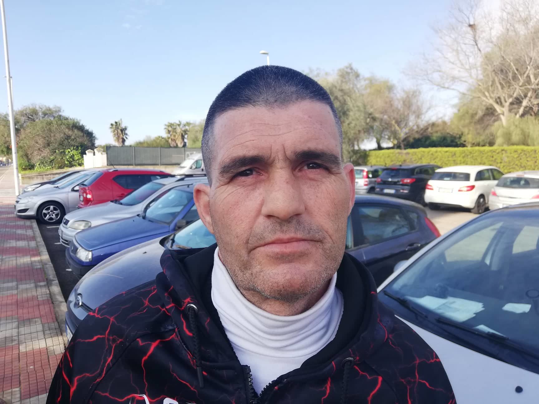 Gianluca di Cagliari, giardiniere disperato: “Senza stipendio, come sfamo i miei tre figli?”