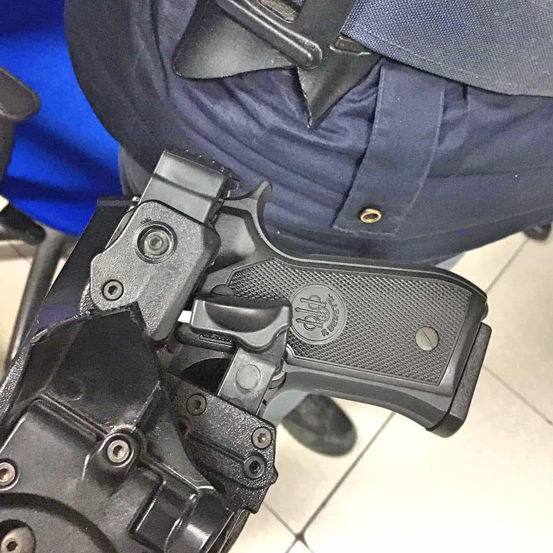 Cagliari, sos dei poliziotti: “Le fondine delle pistole continuano a rompersi, abbiamo paura”