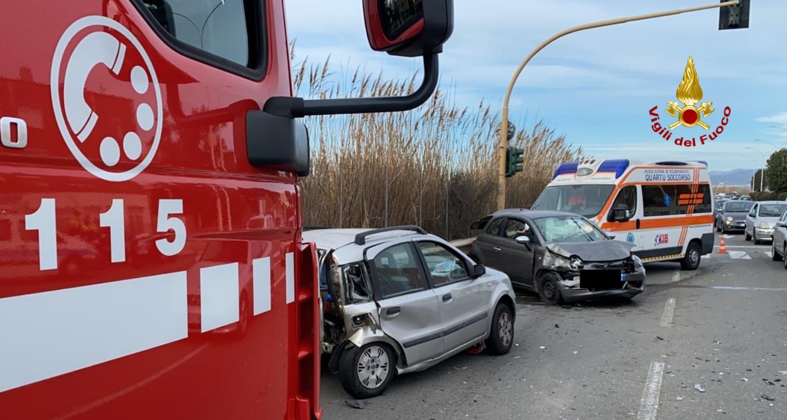 Cagliari, brutto tamponamento tra due auto al Poetto: ci sono feriti