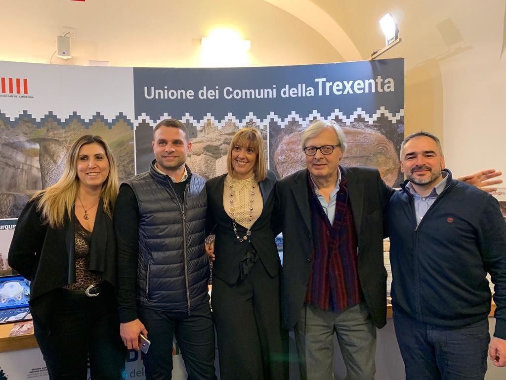 Tourisma 2020, Sgarbi allo stand della Trexenta: “Valorizzate anche vino e launeddas”