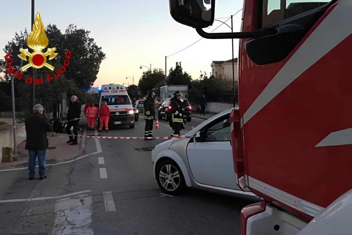Tragedia sulle strade della Sardegna, moto contro auto: un morto 