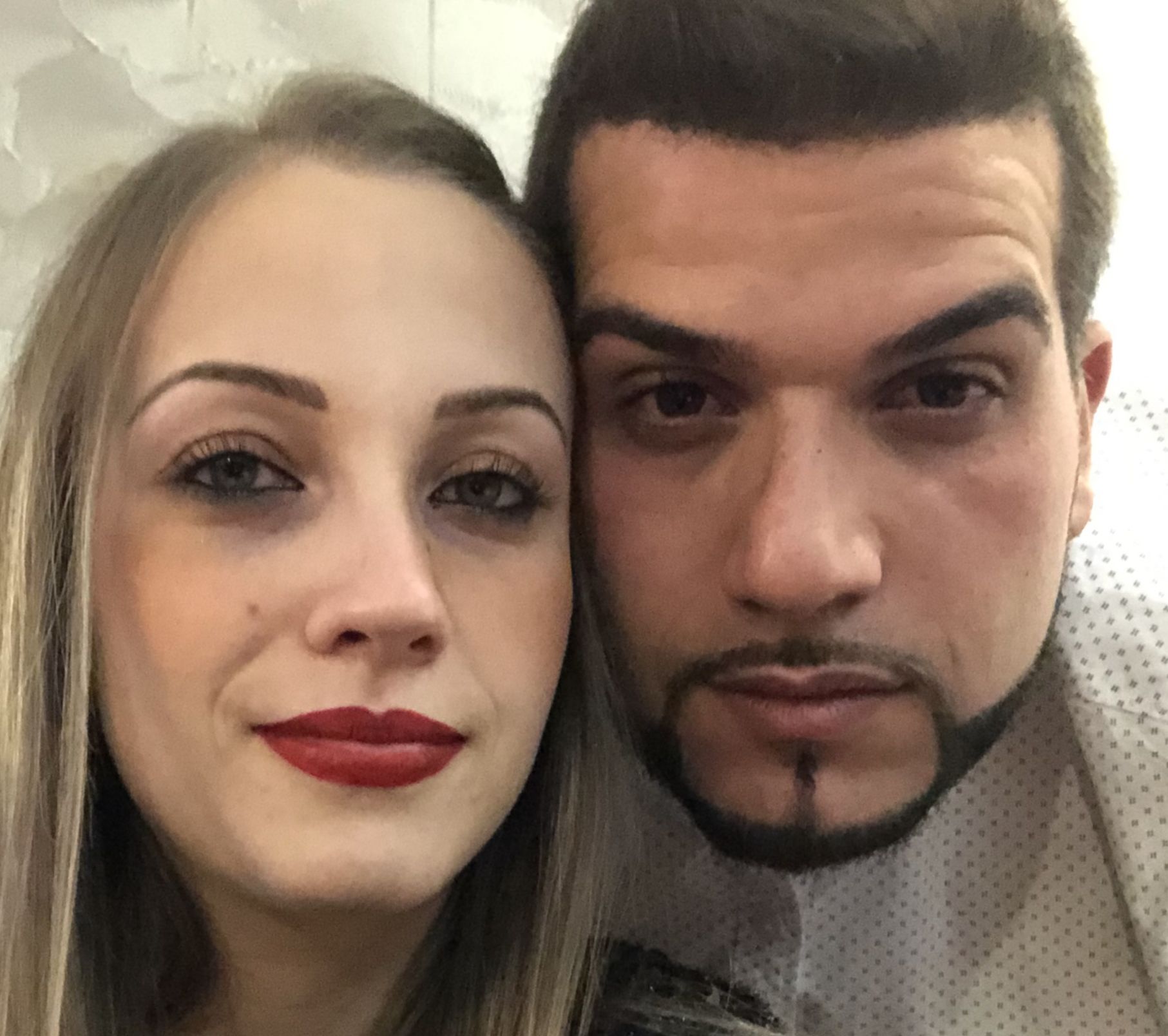 San Valentino, Giulia “canta” il suo amore per Andrea: “Più bella cosa non c’è, più bella cosa di te”